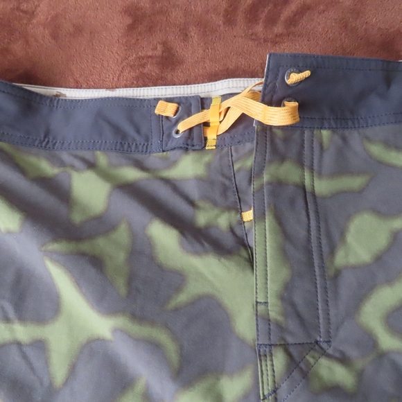 patagonia scallop hem stretch wavefarer boardshorts aerial camo  38/18 (39x7.5) - Picture 3 of 10